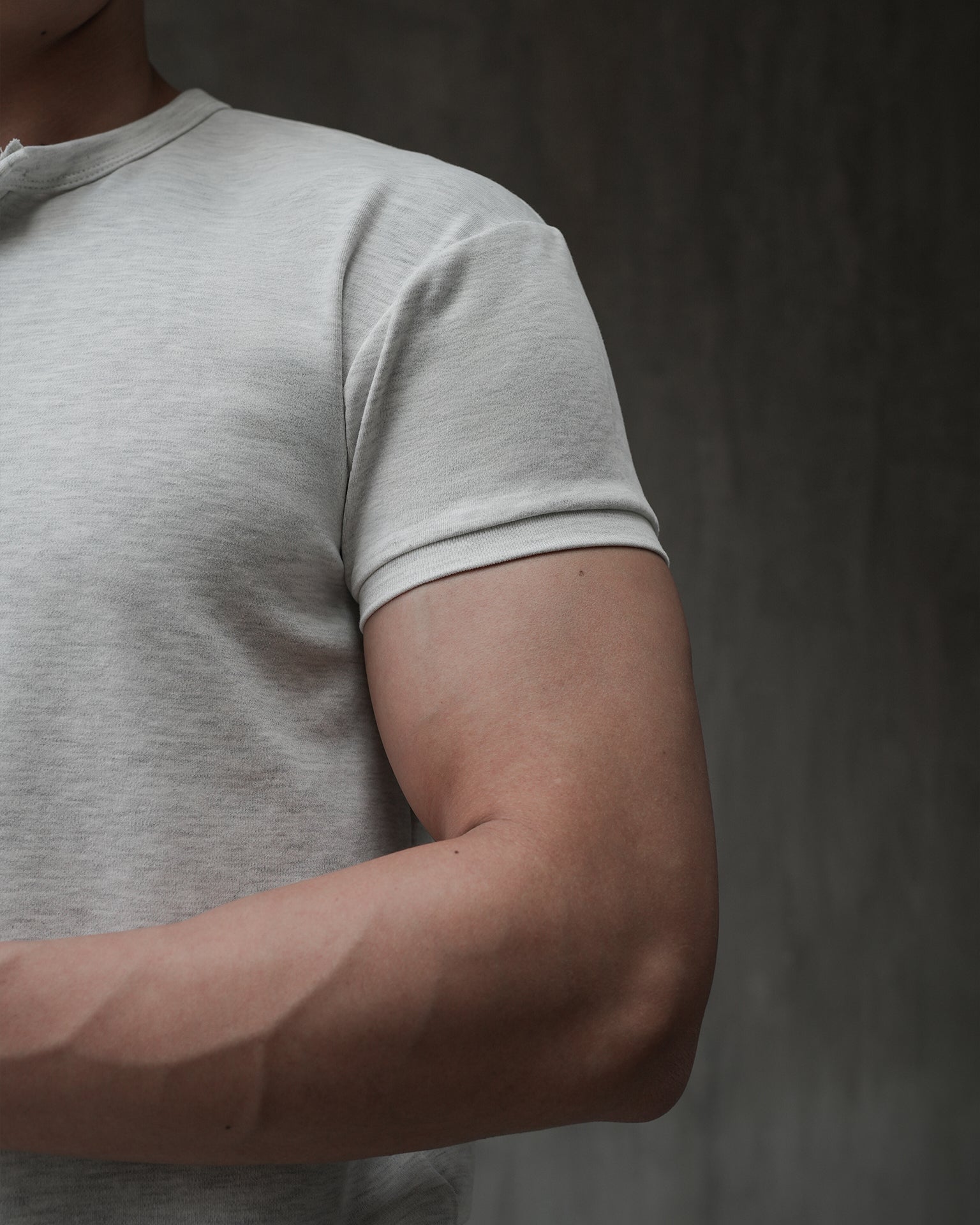 DANDY COSMO | Muscle Fit Henry Neck On Cloud T-Shirt