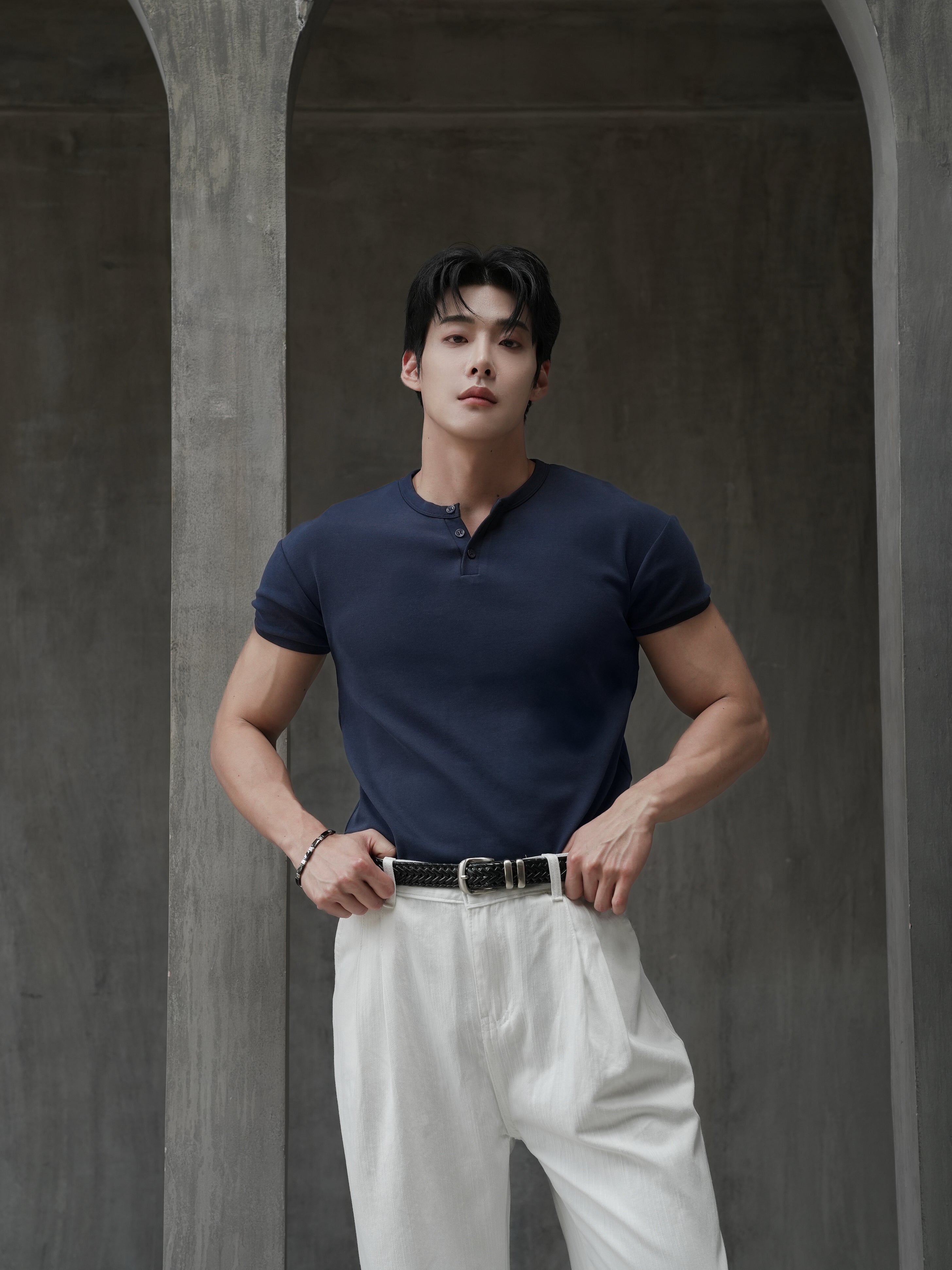 DANDY COSMO | Muscle Fit Henry Neck On Cloud T-Shirt