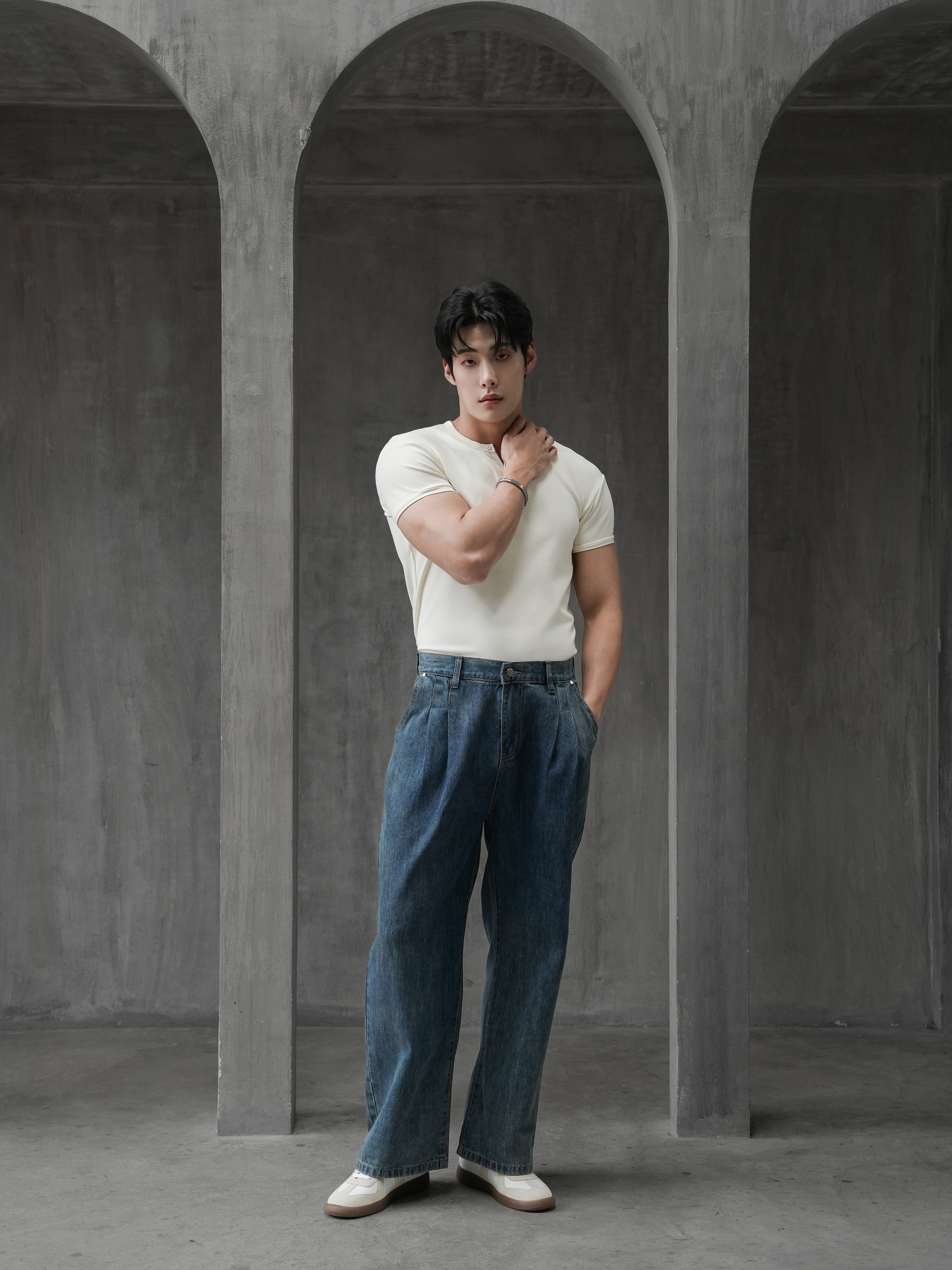 DANDY COSMO | Muscle Fit Henry Neck On Cloud T-Shirt